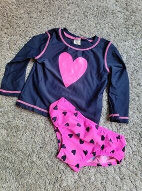 OshKosh B'gosh Navy and Hot Pink Girls Two-Piece Swim Set with Heart Print 18M